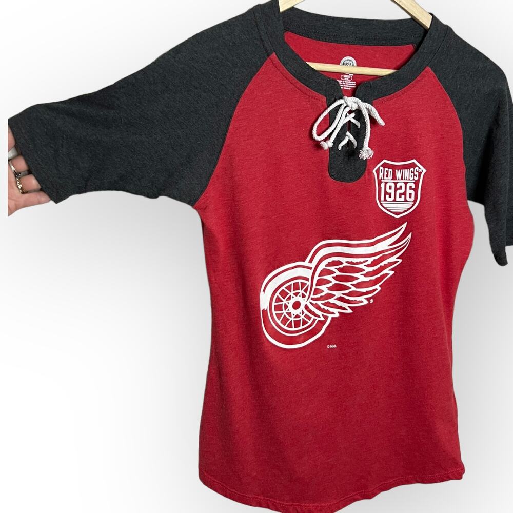 Detroit Red Wings NHL Red & Gray Raglan Sleeve Ringer Tee w/ Tie Neck Size Med - Picture 7 of 12